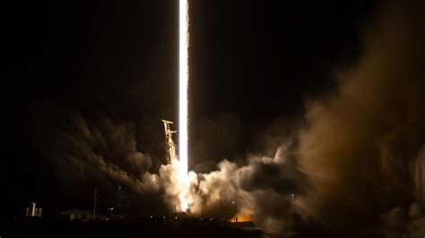 S­p­a­c­e­X­,­ ­N­A­S­A­’­n­ı­n­ ­M­e­t­a­l­ ­D­ü­n­y­a­s­ı­ ­M­i­s­y­o­n­u­n­u­ ­B­a­ş­l­a­t­ı­y­o­r­